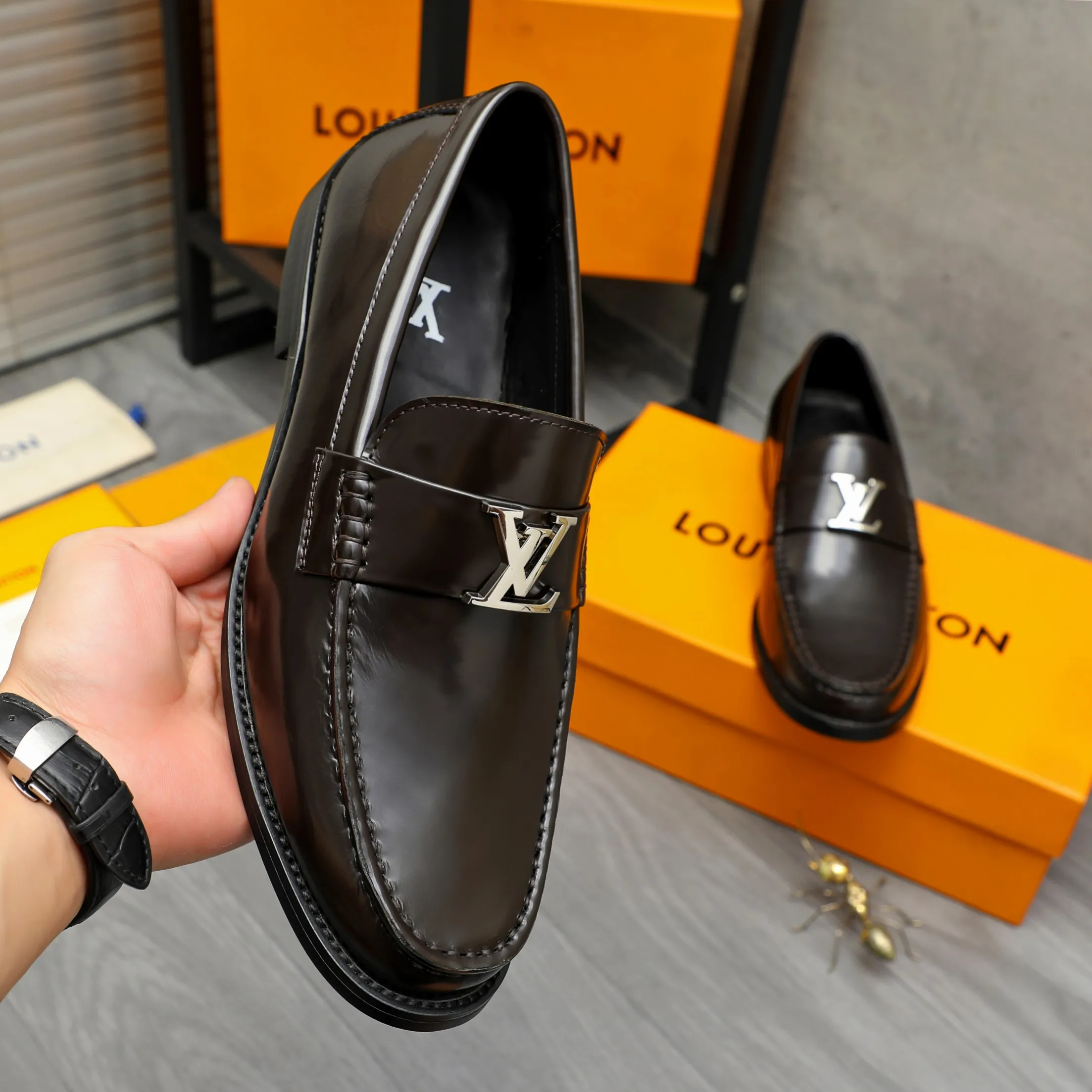 Men's shoes 💰442 Product trademark: LV "Louis Vuitton" business slip-on leather shoes Regular size: 38-46 (45.46 custom-made, non-returnable) Product materials: Selected pearlescent cowhide upper, cowhide lining, original rubber outsole